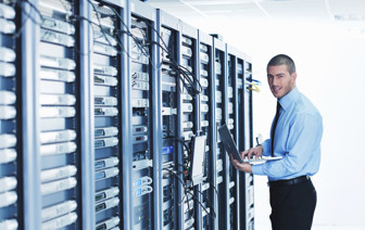 Engineer running audit on HCL Notes Domino Datacentre